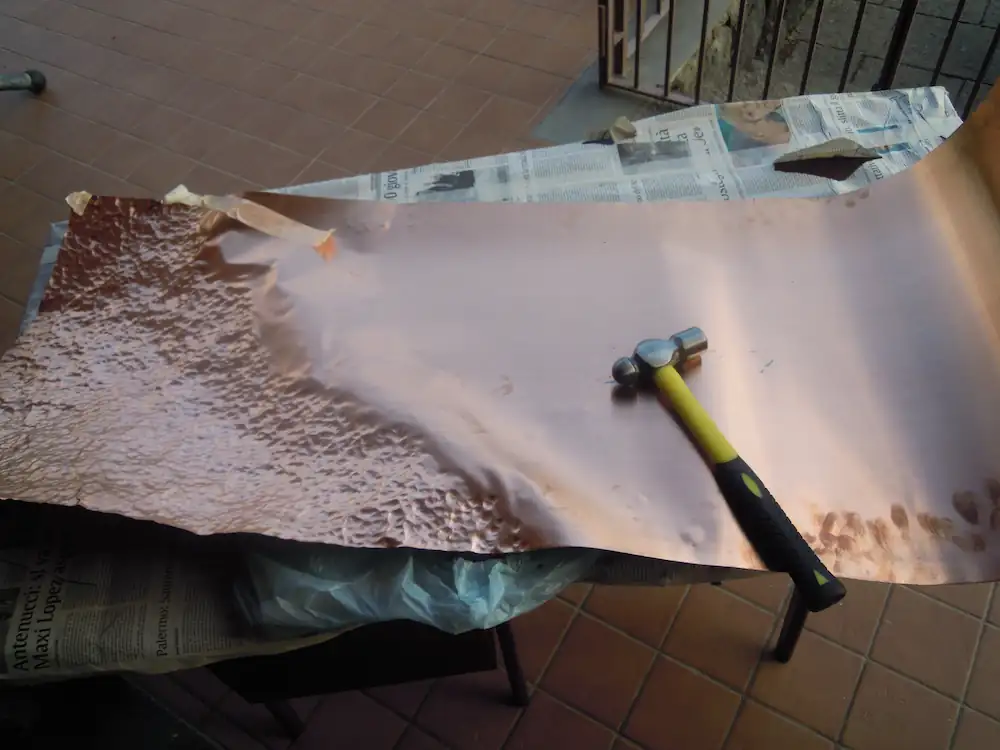 Scultura basso rilievo in rame a sbalzo - Immagine 3